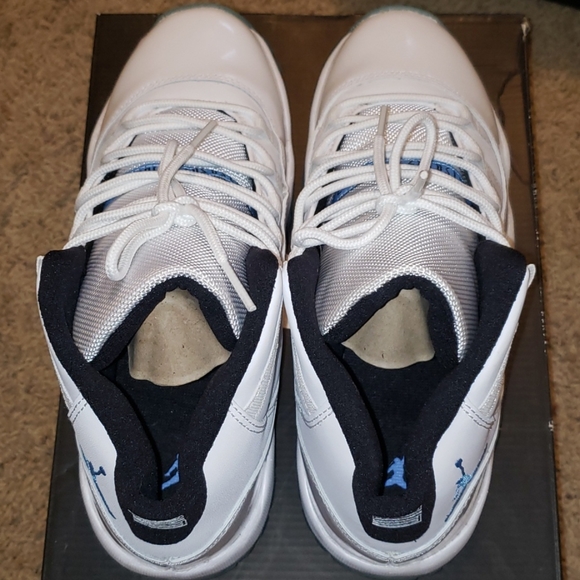 Kids size 6.5y Jordan Legend Blue.